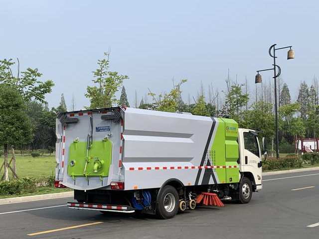 江鈴凱銳國(guó)六洗掃車(chē)圖片4