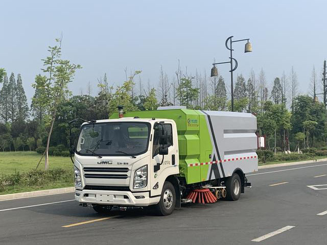 江鈴凱銳國(guó)六洗掃車(chē)圖片2