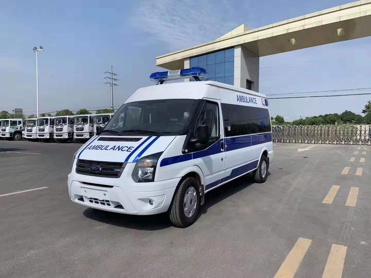 福特新世代V348救護(hù)車(長軸中頂)圖片3