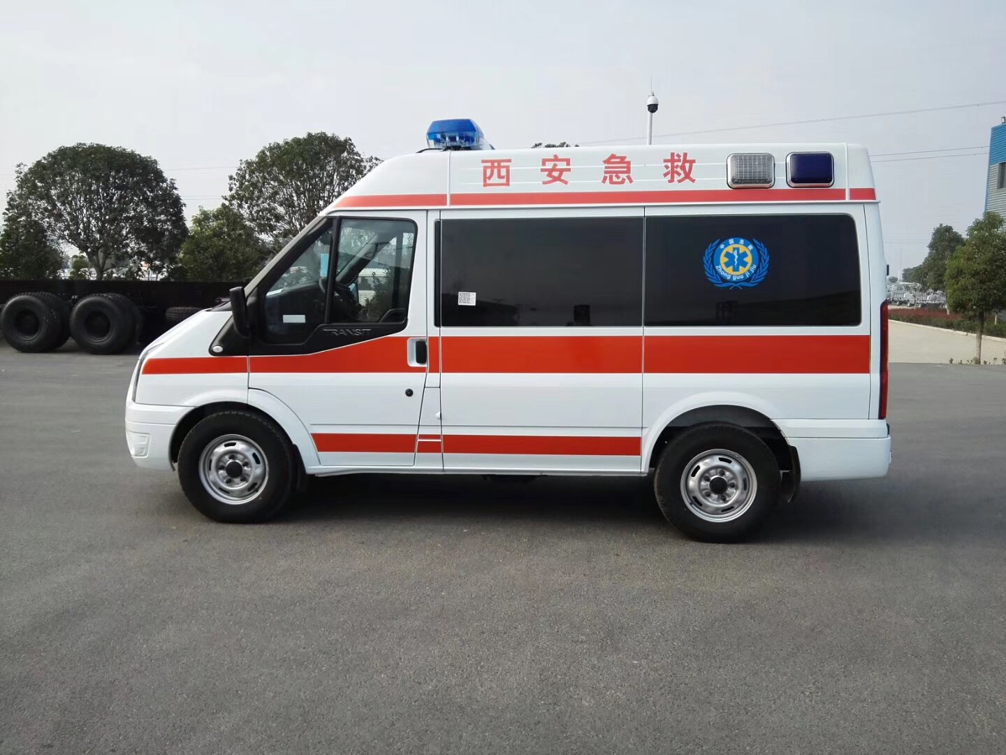 福特新世代V348救護(hù)車(短軸中頂)圖片3