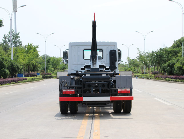 東風(fēng)D9國六車廂可卸式垃圾車圖片4