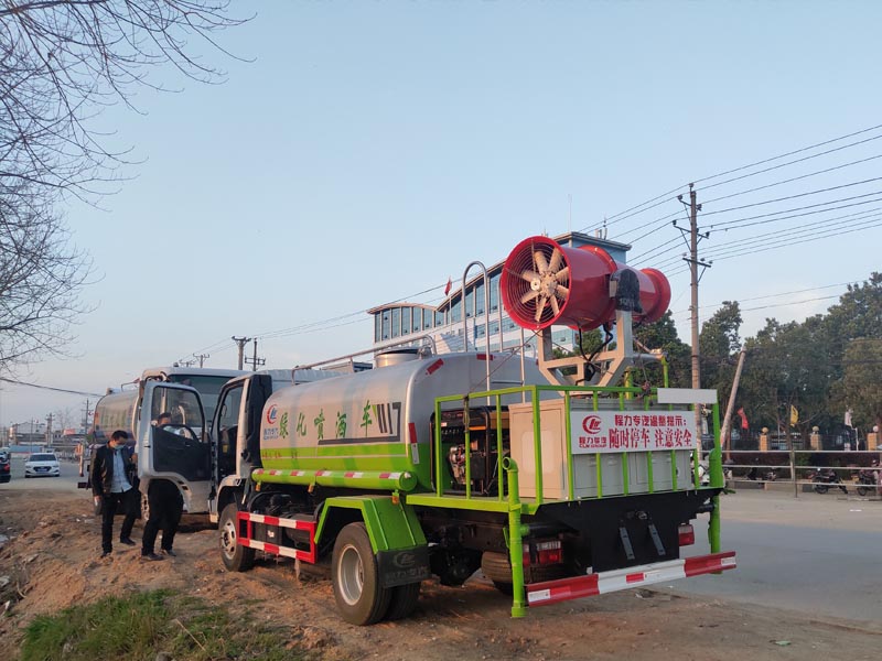 新品上市國(guó)六東風(fēng)福瑞卡5方霧炮灑水車圖片4